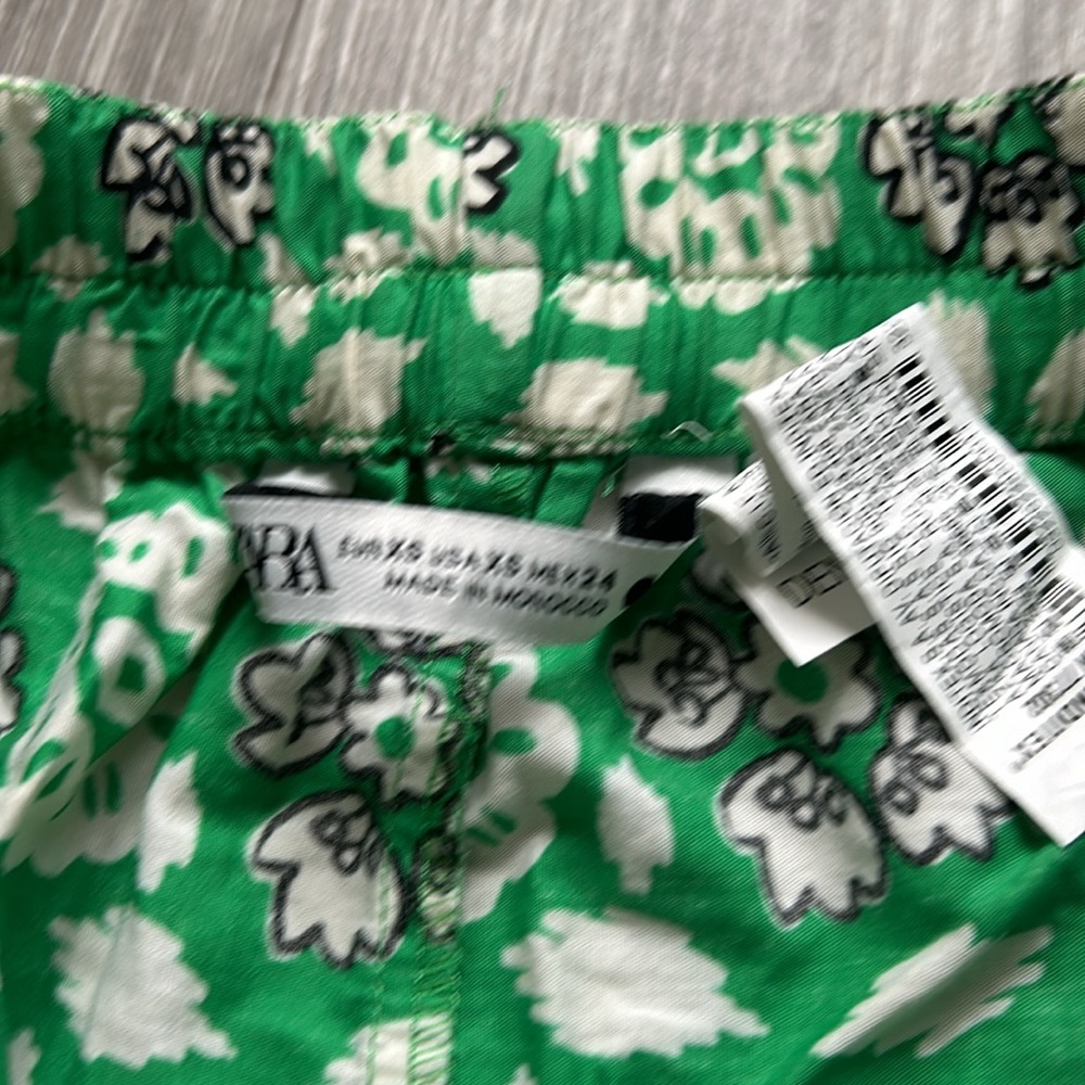 Zara Green Floral Women's Tie-Waist Shorts - Picture 5 of 6